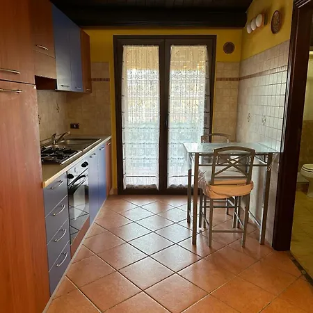Orange House Apartment *