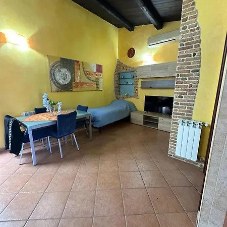 Orange House Apartment *